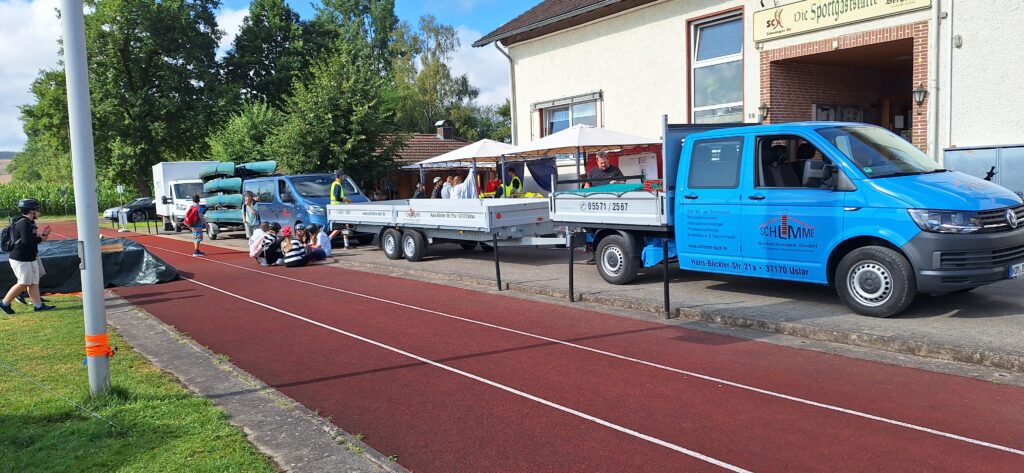 Bus mit Anhänger