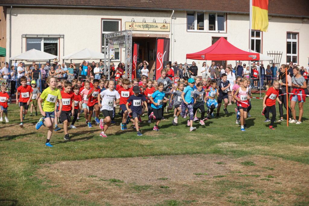 Kinder beim Volkslauf